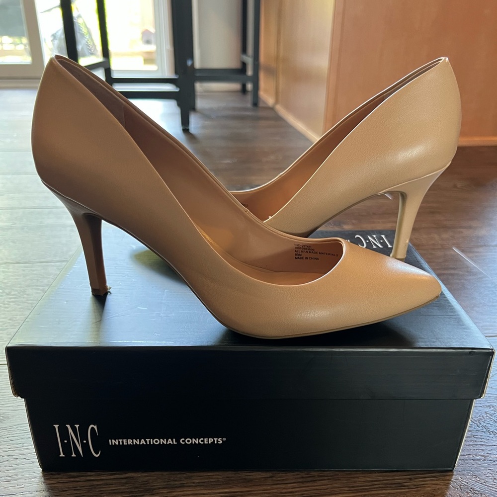 INC International Concepts Women's Beige/Tan Heels